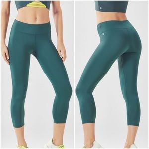 Like New Dark Teal FABLETICS “Salar” Capri Leggings, Size Medium